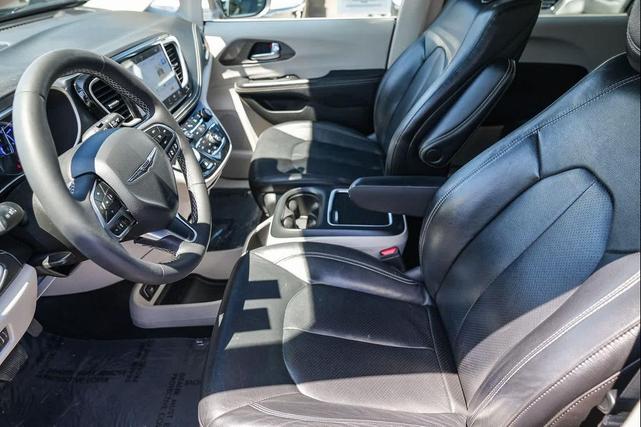 Photo of 2022 Granite Crystal Metallic Clearcoat Chrysler Pacifica Hybrid
