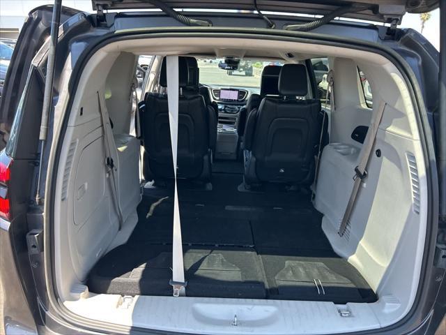 Photo of 2022 Granite Crystal Metallic Clearcoat Chrysler Pacifica Hybrid