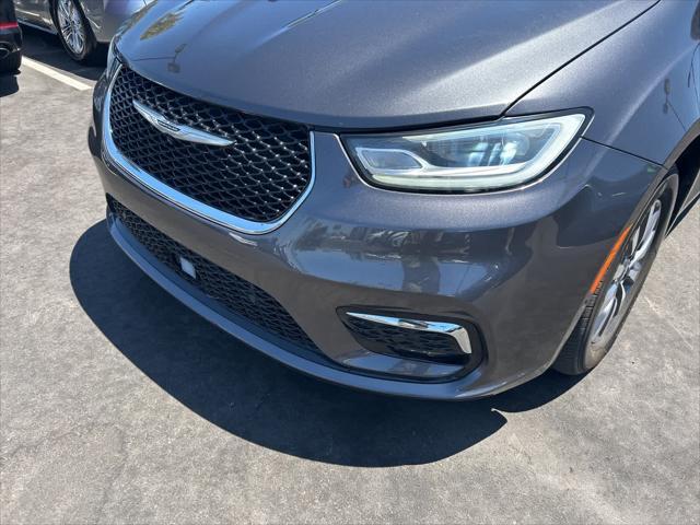 Photo of 2022 Granite Crystal Metallic Clearcoat Chrysler Pacifica Hybrid