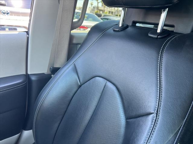 Photo of 2022 Granite Crystal Metallic Clearcoat Chrysler Pacifica Hybrid