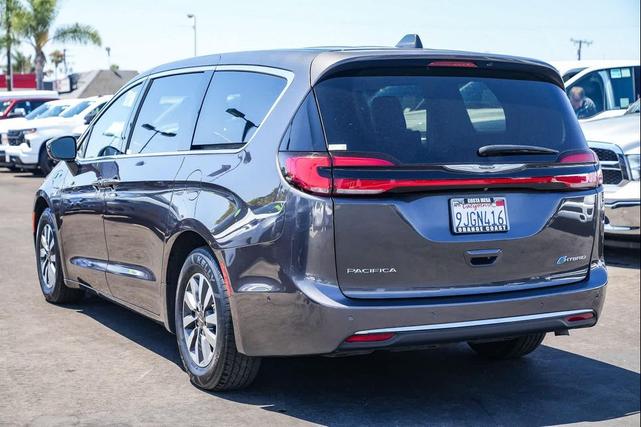 Photo of 2022 Granite Crystal Metallic Clearcoat Chrysler Pacifica Hybrid