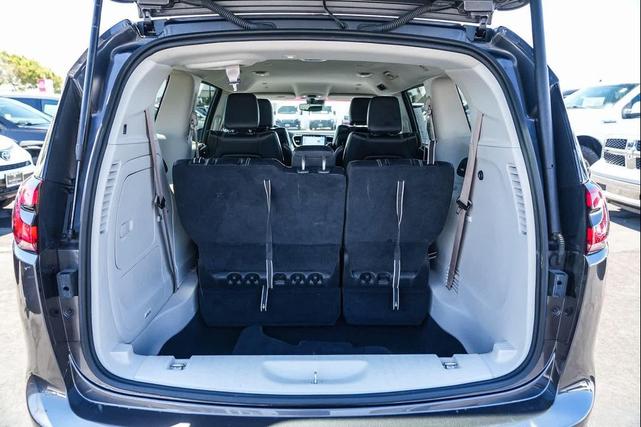 Photo of 2022 Granite Crystal Metallic Clearcoat Chrysler Pacifica Hybrid