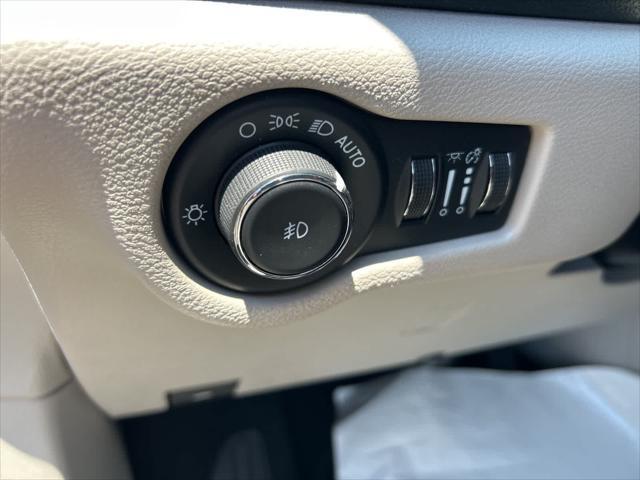 Photo of 2022 Granite Crystal Metallic Clearcoat Chrysler Pacifica Hybrid