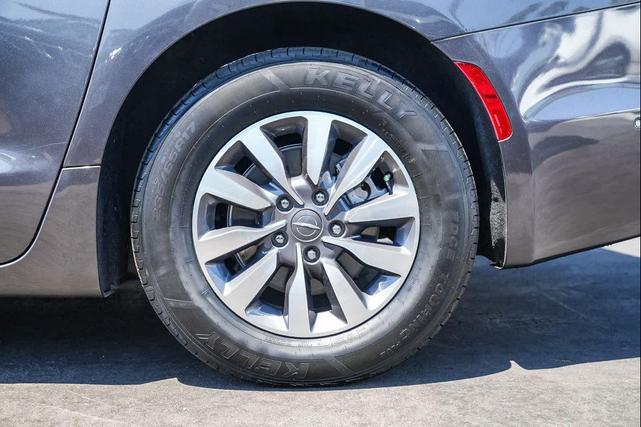 Photo of 2022 Granite Crystal Metallic Clearcoat Chrysler Pacifica Hybrid