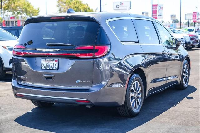 Photo of 2022 Granite Crystal Metallic Clearcoat Chrysler Pacifica Hybrid