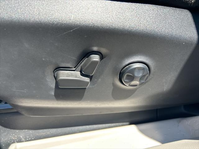 Photo of 2022 Granite Crystal Metallic Clearcoat Chrysler Pacifica Hybrid