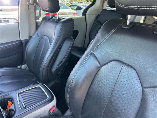 Photo of 2022 Granite Crystal Metallic Clearcoat Chrysler Pacifica Hybrid