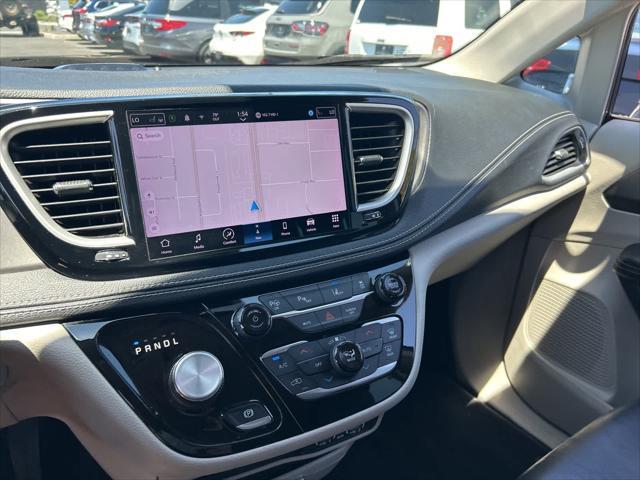 Photo of 2022 Granite Crystal Metallic Clearcoat Chrysler Pacifica Hybrid
