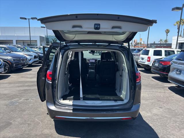 Photo of 2022 Granite Crystal Metallic Clearcoat Chrysler Pacifica Hybrid