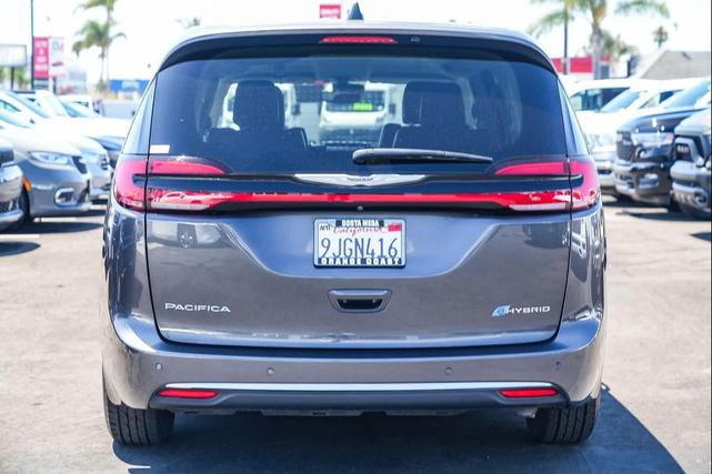 Photo of 2022 Granite Crystal Metallic Clearcoat Chrysler Pacifica Hybrid