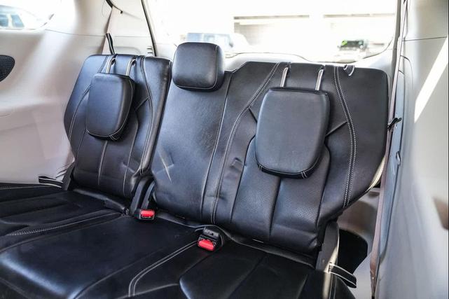 Photo of 2022 Granite Crystal Metallic Clearcoat Chrysler Pacifica Hybrid