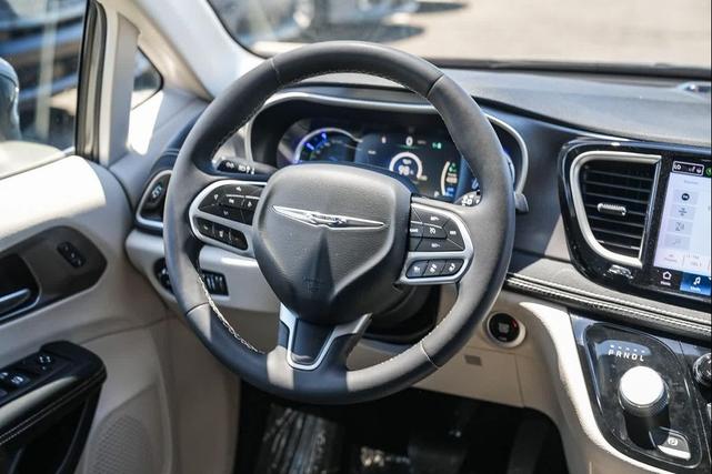 Photo of 2022 Granite Crystal Metallic Clearcoat Chrysler Pacifica Hybrid