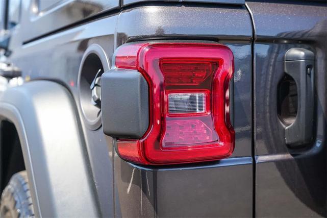 Photo of 2025 Gray Jeep Wrangler