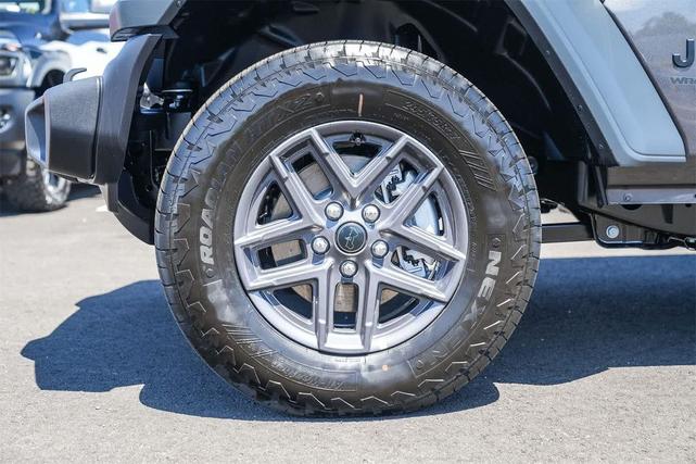 Photo of 2025 Gray Jeep Wrangler