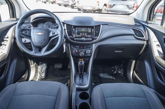Photo of 2022 Summit White Chevrolet Trax