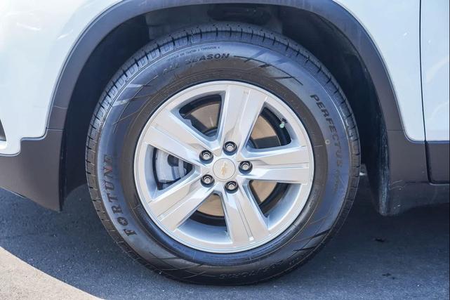 Photo of 2022 Summit White Chevrolet Trax