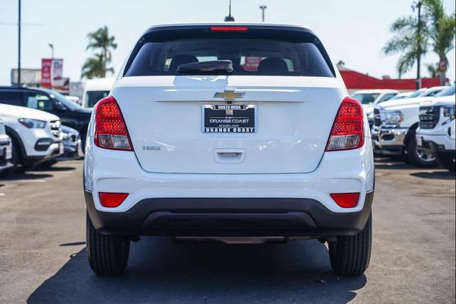 Photo of 2022 Summit White Chevrolet Trax