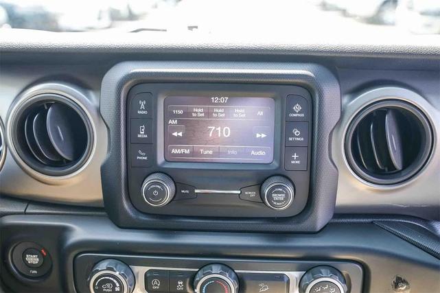Photo of 2020 Black Clearcoat Jeep Wrangler