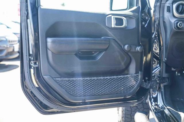 Photo of 2020 Black Clearcoat Jeep Wrangler