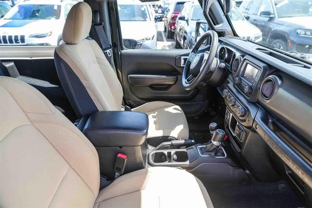 Photo of 2020 Black Clearcoat Jeep Wrangler