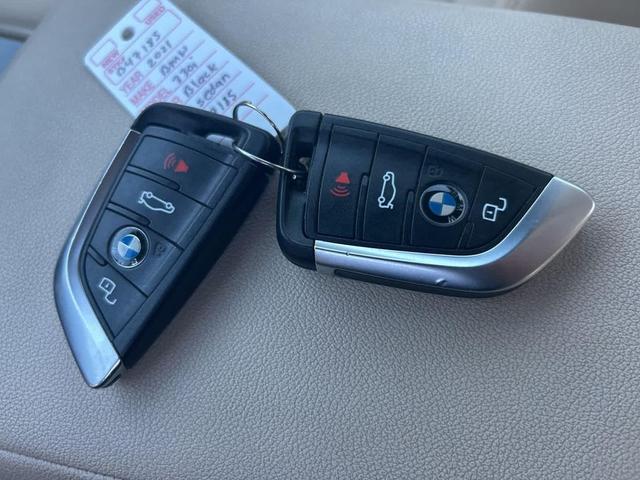 Photo of 2021 Jet Black BMW 330