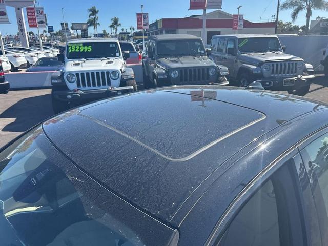 Photo of 2021 Jet Black BMW 330