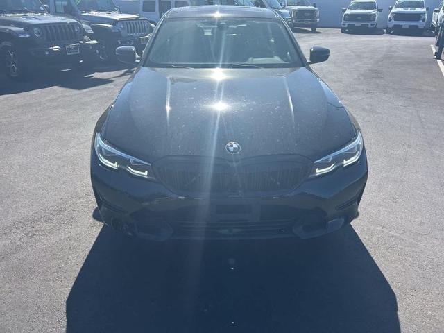 Photo of 2021 Jet Black BMW 330