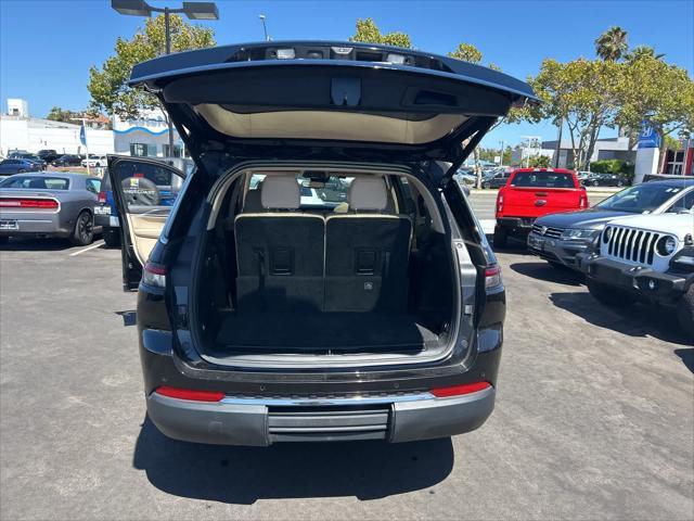 Photo of 2021 Diamond Black Crystal Pearlcoat Jeep Grand Cherokee L
