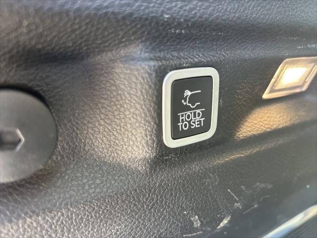 Photo of 2021 Diamond Black Crystal Pearlcoat Jeep Grand Cherokee L