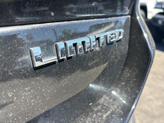 Photo of 2021 Diamond Black Crystal Pearlcoat Jeep Grand Cherokee L