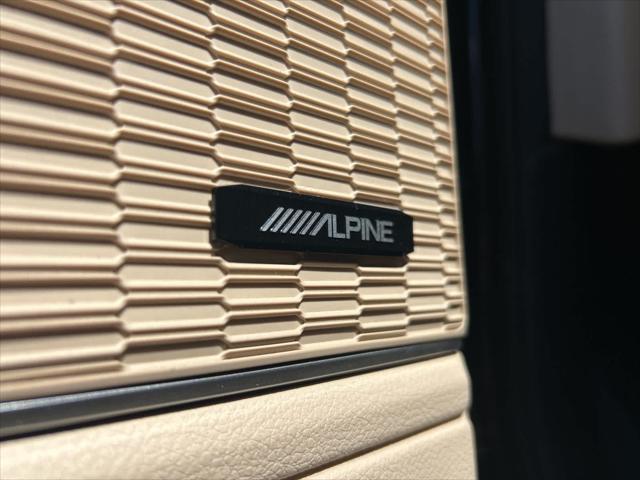 Photo of 2021 Diamond Black Crystal Pearlcoat Jeep Grand Cherokee L