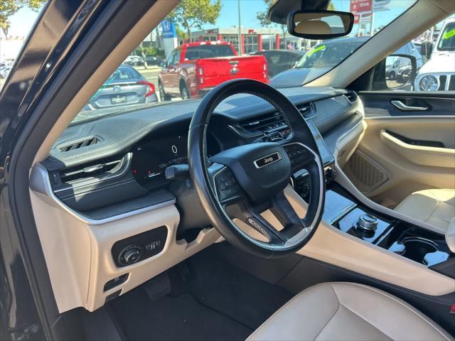 Photo of 2021 Diamond Black Crystal Pearlcoat Jeep Grand Cherokee L