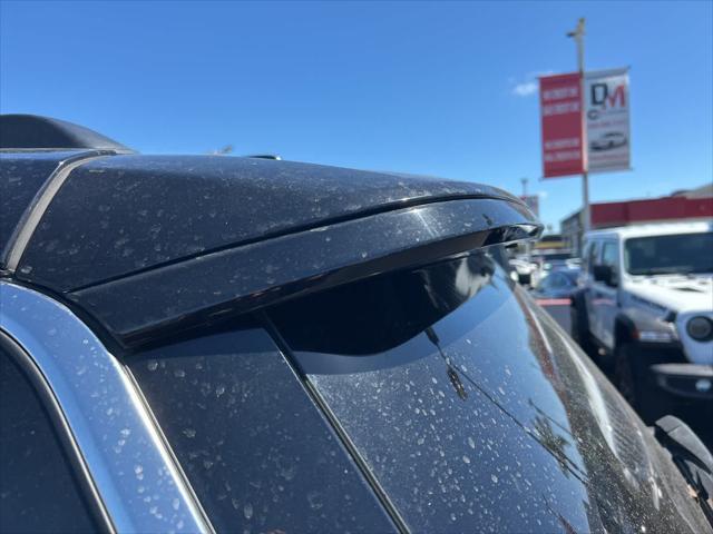 Photo of 2021 Diamond Black Crystal Pearlcoat Jeep Grand Cherokee L