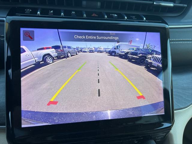 Photo of 2021 Diamond Black Crystal Pearlcoat Jeep Grand Cherokee L