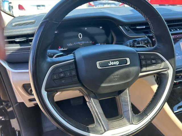 Photo of 2021 Diamond Black Crystal Pearlcoat Jeep Grand Cherokee L