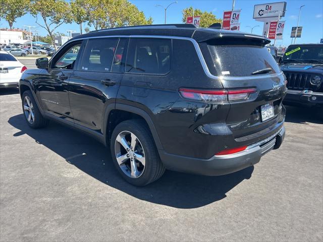Photo of 2021 Diamond Black Crystal Pearlcoat Jeep Grand Cherokee L