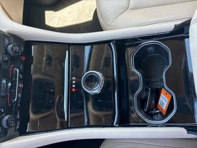Photo of 2021 Diamond Black Crystal Pearlcoat Jeep Grand Cherokee L