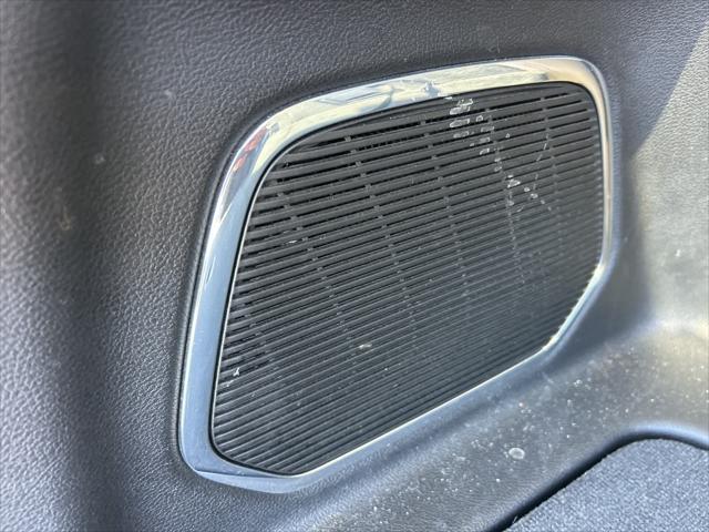 Photo of 2021 Diamond Black Crystal Pearlcoat Jeep Grand Cherokee L