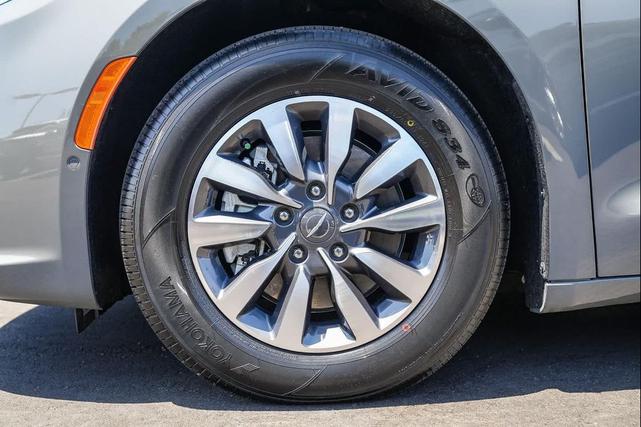 Photo of 2022 Ceramic Gray Clearcoat Chrysler Pacifica Hybrid