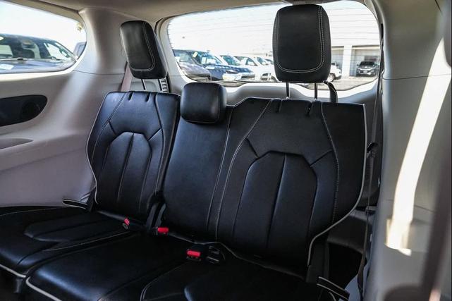 Photo of 2022 Ceramic Gray Clearcoat Chrysler Pacifica Hybrid
