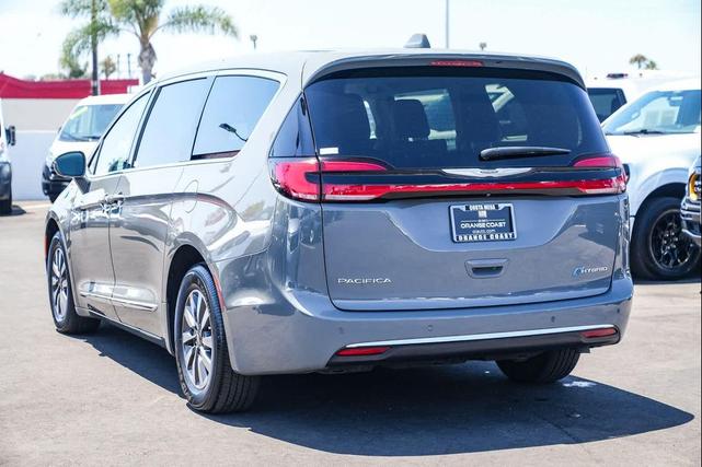 Photo of 2022 Ceramic Gray Clearcoat Chrysler Pacifica Hybrid