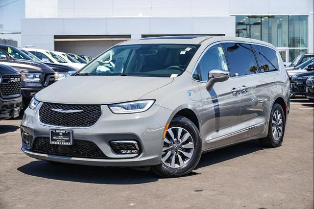 Photo of 2022 Ceramic Gray Clearcoat Chrysler Pacifica Hybrid