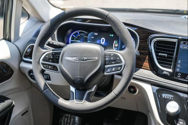 Photo of 2022 Ceramic Gray Clearcoat Chrysler Pacifica Hybrid