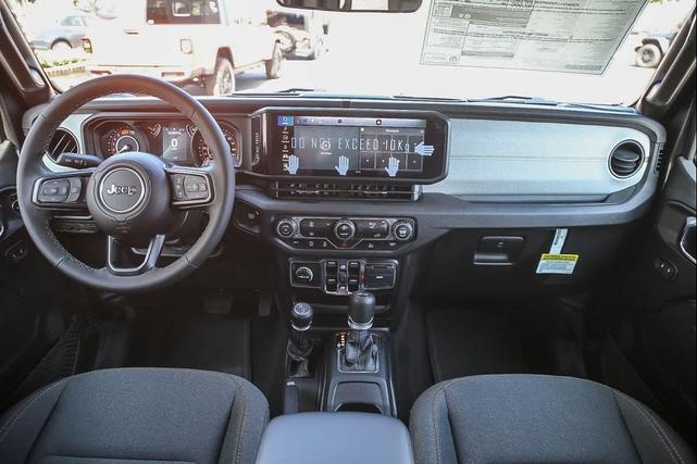 Photo of 2025 Gray Jeep Wrangler