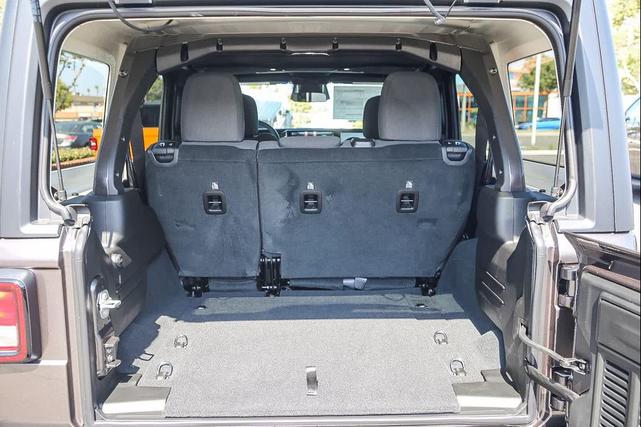 Photo of 2025 Gray Jeep Wrangler