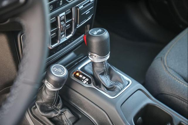 Photo of 2025 Gray Jeep Wrangler
