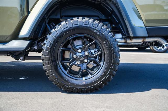 Photo of 2025 Green Jeep Gladiator