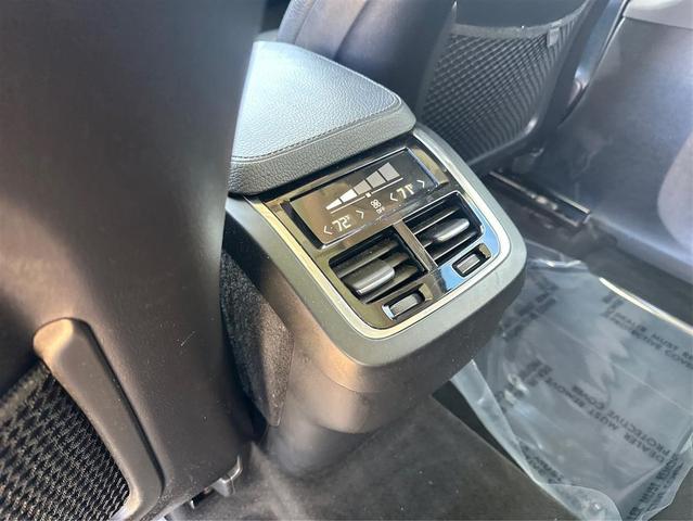Photo of 2017 Onyx Black Metallic Volvo XC90