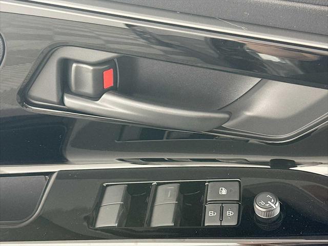 Photo of 2025 Smoked Carbon Subaru Solterra