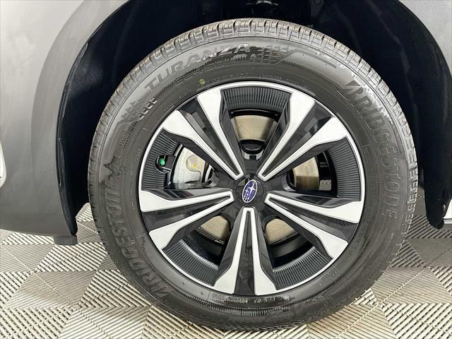Photo of 2025 COSMIC WHT PRL Subaru Solterra